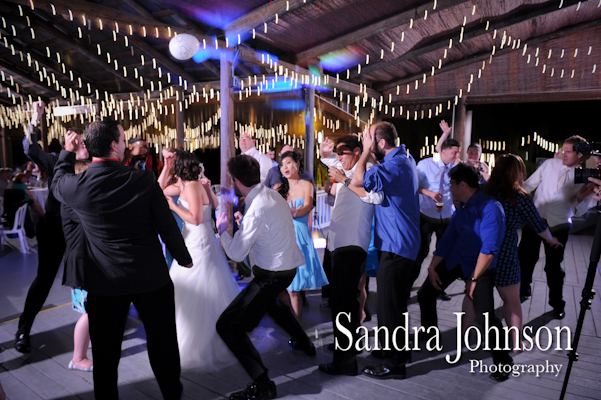 Best Lakeside wedding at Paradise Cove in Orlando, Florida - Wedding photographer - Sandra Johnson (SJFoto.com)